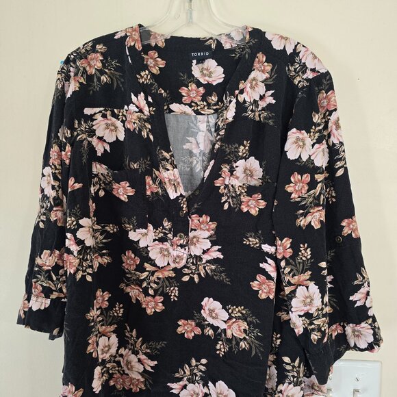 Women's Plus Flower Blouse Torrid Size 1 (14) - Picture 2 of 5